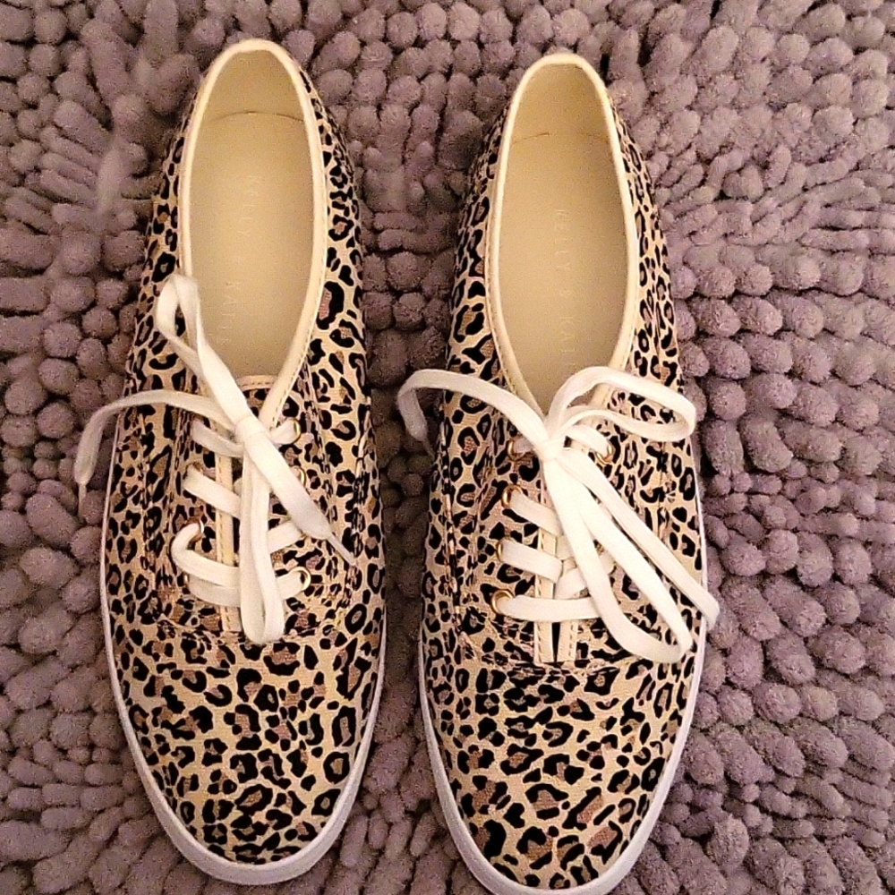 Lace-up canvas sneakers